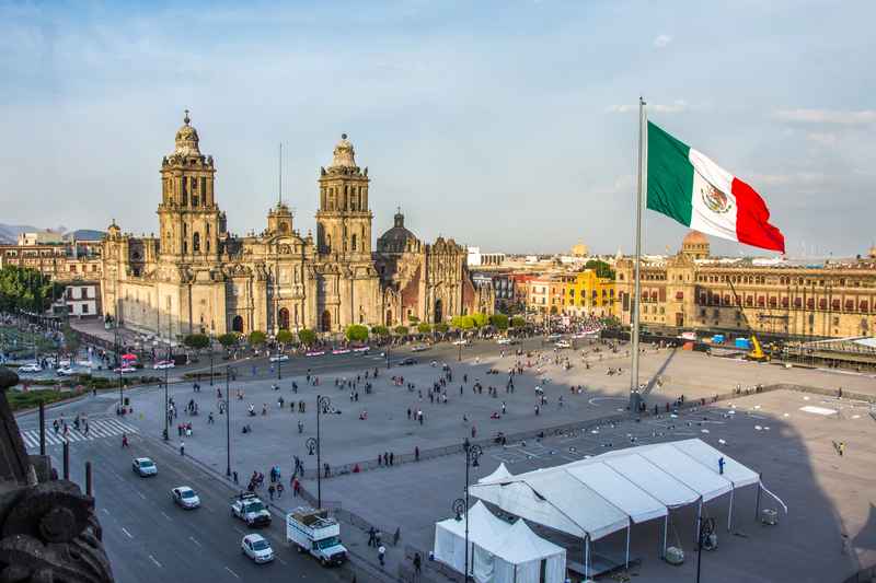 Der Zocalo mit Kathedrale und Präsidentenpalast
