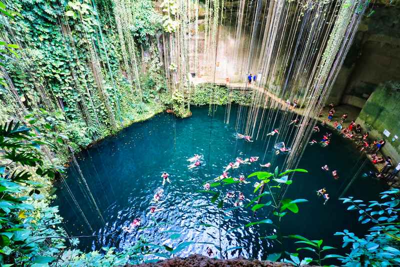 Schwimmen in einer Cenote