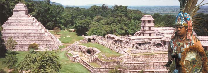 Die Monarch Falter Reise kommt auch zu Mexikanischen Pyramiden